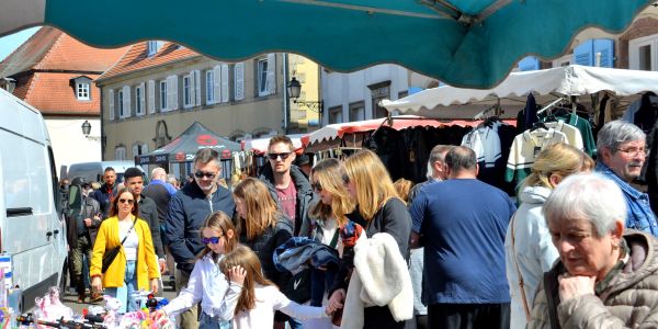 UNE BELLE BRADERIE DE PÂQUES