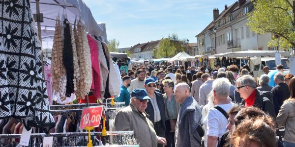 UNE BELLE BRADERIE DE PÂQUES