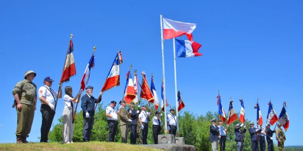 Cérémonie commémorative au monument aux morts et sur le site du Knopp