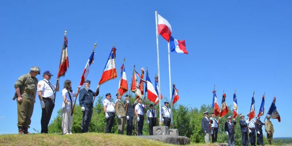 Cérémonie commémorative au monument aux morts et sur le site du Knopp