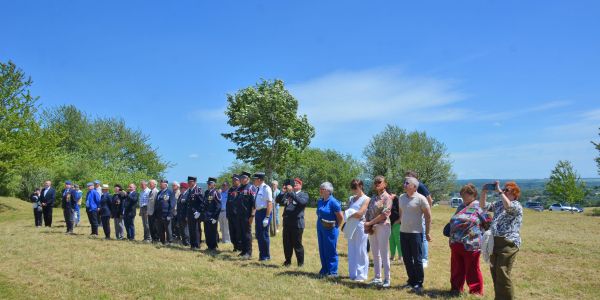Cérémonie commémorative au monument aux morts et sur le site du Knopp