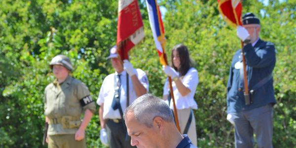 Cérémonie commémorative au monument aux morts et sur le site du Knopp