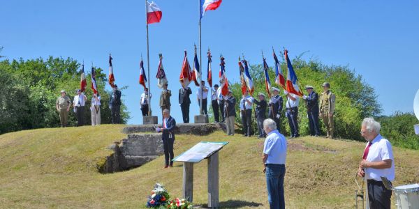 Cérémonie commémorative au monument aux morts et sur le site du Knopp