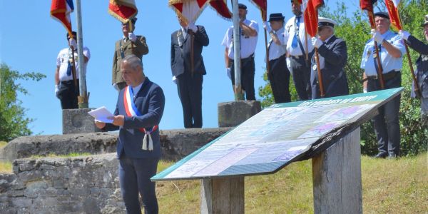 Cérémonie commémorative au monument aux morts et sur le site du Knopp