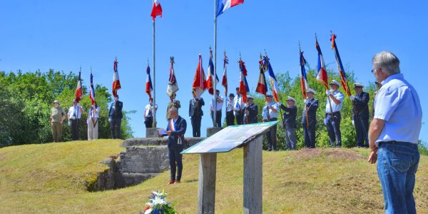 Cérémonie commémorative au monument aux morts et sur le site du Knopp