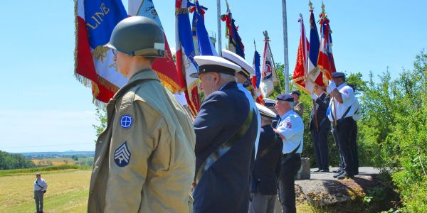 Cérémonie commémorative au monument aux morts et sur le site du Knopp