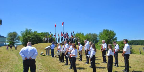 Cérémonie commémorative au monument aux morts et sur le site du Knopp