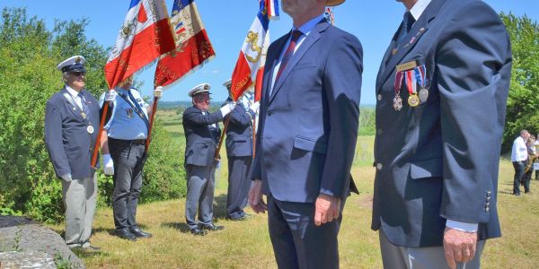 Cérémonie commémorative au monument aux morts et sur le site du Knopp