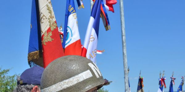Cérémonie commémorative au monument aux morts et sur le site du Knopp