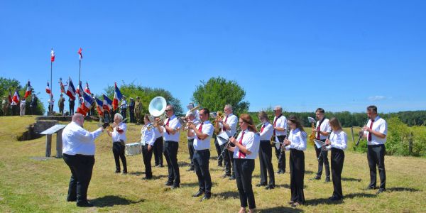 Cérémonie commémorative au monument aux morts et sur le site du Knopp