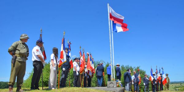Cérémonie commémorative au monument aux morts et sur le site du Knopp