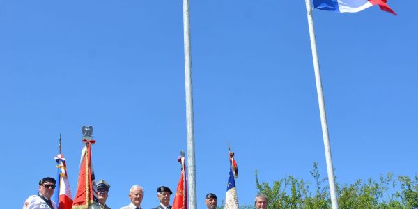 Cérémonie commémorative au monument aux morts et sur le site du Knopp