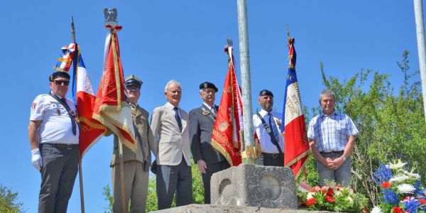 Cérémonie commémorative au monument aux morts et sur le site du Knopp