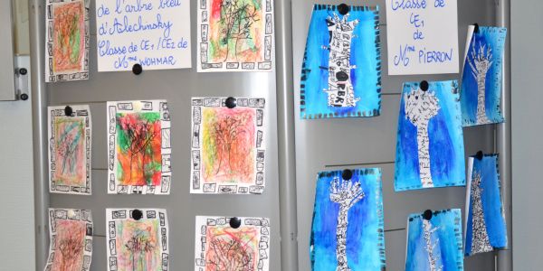 Nouvelles expositions de dessins d'arbres des enfants de nos écoles