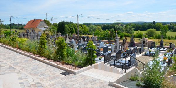 UN CIMETIÈRE PLUS VERT OÙ S’ENTREMÊLENT DOUCEUR ET SÉRÉNITÉ