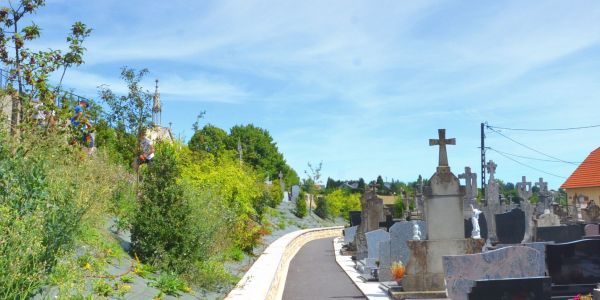 UN CIMETIÈRE PLUS VERT OÙ S’ENTREMÊLENT DOUCEUR ET SÉRÉNITÉ