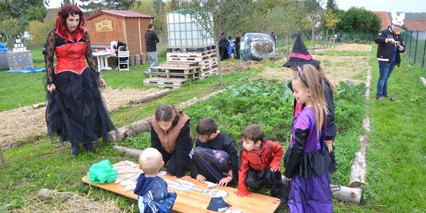 Halloween : Les enfants des écoles de Rech à la rencontre de Sophie la Sauve Souris !!!