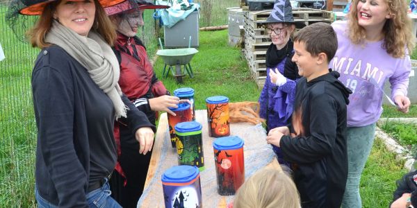 Halloween : Les enfants des écoles de Rech à la rencontre de Sophie la Sauve Souris !!!