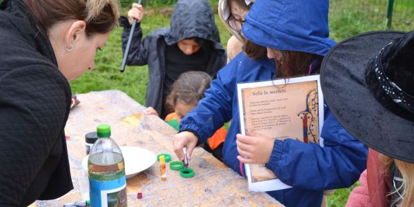 Halloween : Les enfants des écoles de Rech à la rencontre de Sophie la Sauve Souris !!!