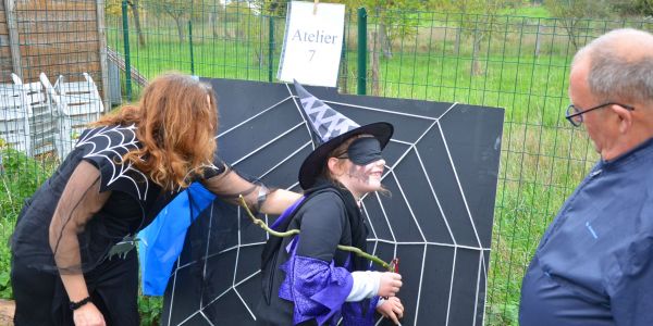 Halloween : Les enfants des écoles de Rech à la rencontre de Sophie la Sauve Souris !!!