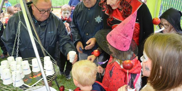 Halloween : Les enfants des écoles de Rech à la rencontre de Sophie la Sauve Souris !!!