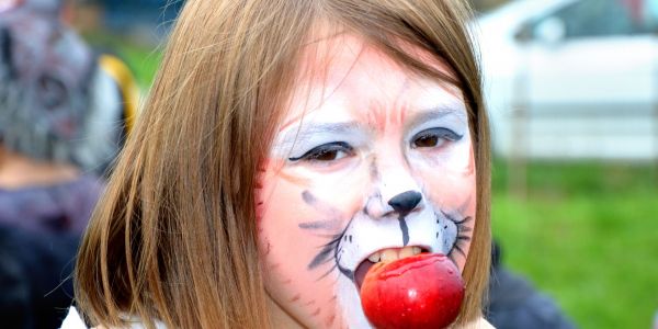 Halloween : Les enfants des écoles de Rech à la rencontre de Sophie la Sauve Souris !!!