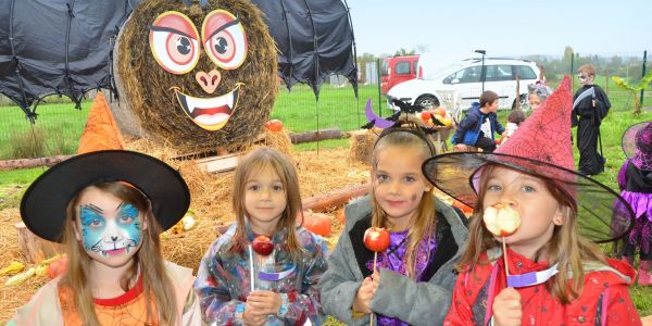 Halloween : Les enfants des écoles de Rech à la rencontre de Sophie la Sauve Souris !!!