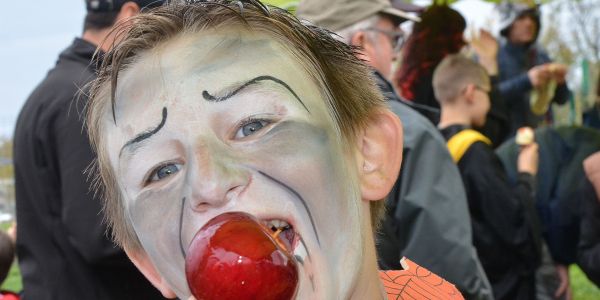 Halloween : Les enfants des écoles de Rech à la rencontre de Sophie la Sauve Souris !!!