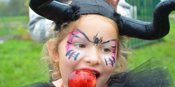 Halloween : Les enfants des écoles de Rech à la rencontre de Sophie la Sauve Souris !!!