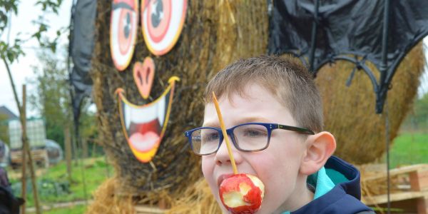 Halloween : Les enfants des écoles de Rech à la rencontre de Sophie la Sauve Souris !!!