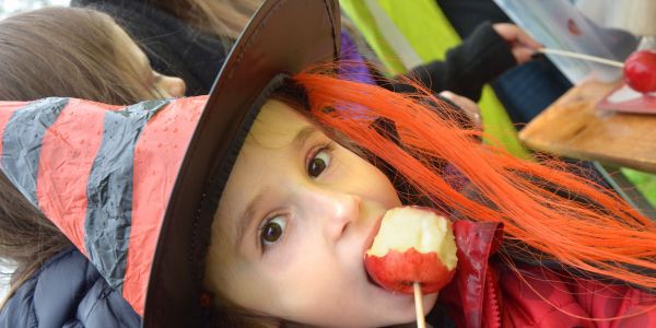 Halloween : Les enfants des écoles de Rech à la rencontre de Sophie la Sauve Souris !!!