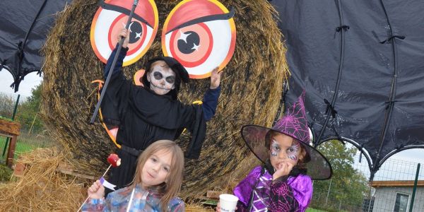 Halloween : Les enfants des écoles de Rech à la rencontre de Sophie la Sauve Souris !!!