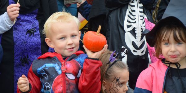 Halloween : Les enfants des écoles de Rech à la rencontre de Sophie la Sauve Souris !!!