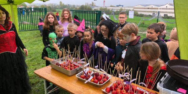 Halloween : Les enfants des écoles de Rech à la rencontre de Sophie la Sauve Souris !!!