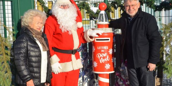 LE PÈRE NOËL EST PASSÉ DANS NOS ÉCOLES !