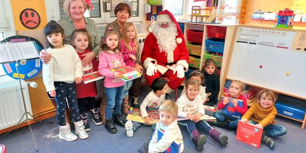 LE PÈRE NOËL EST PASSÉ DANS NOS ÉCOLES !