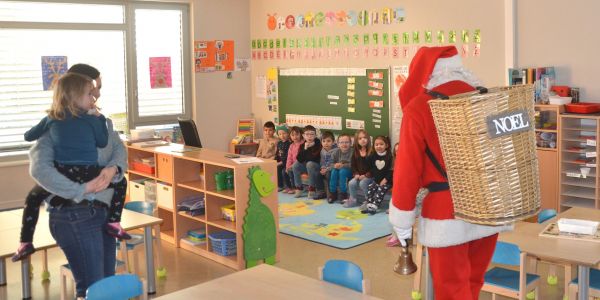 LE PÈRE NOËL EST PASSÉ DANS NOS ÉCOLES !