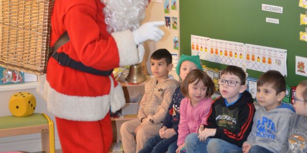 LE PÈRE NOËL EST PASSÉ DANS NOS ÉCOLES !