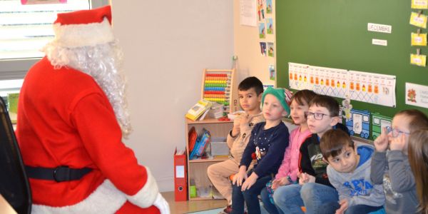 LE PÈRE NOËL EST PASSÉ DANS NOS ÉCOLES !