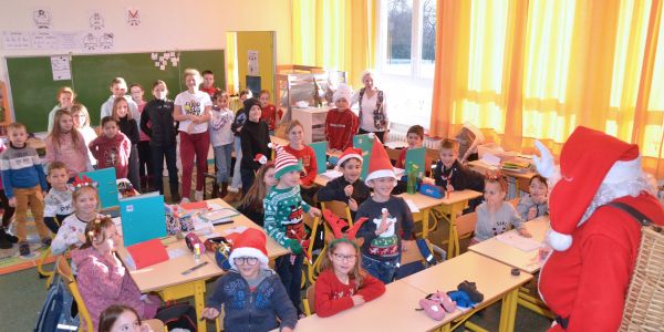 LE PÈRE NOËL EST PASSÉ DANS NOS ÉCOLES !