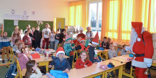 LE PÈRE NOËL EST PASSÉ DANS NOS ÉCOLES !