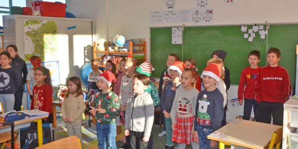 LE PÈRE NOËL EST PASSÉ DANS NOS ÉCOLES !