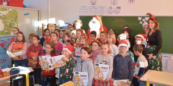 LE PÈRE NOËL EST PASSÉ DANS NOS ÉCOLES !