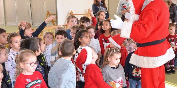 LE PÈRE NOËL EST PASSÉ DANS NOS ÉCOLES !