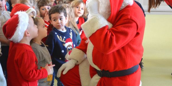 LE PÈRE NOËL EST PASSÉ DANS NOS ÉCOLES !