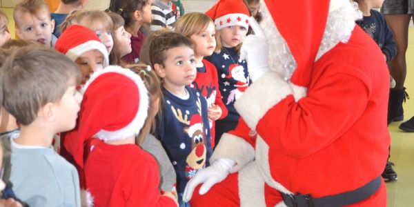 LE PÈRE NOËL EST PASSÉ DANS NOS ÉCOLES !