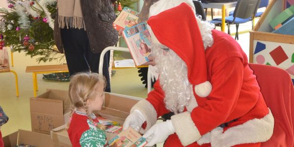 LE PÈRE NOËL EST PASSÉ DANS NOS ÉCOLES !