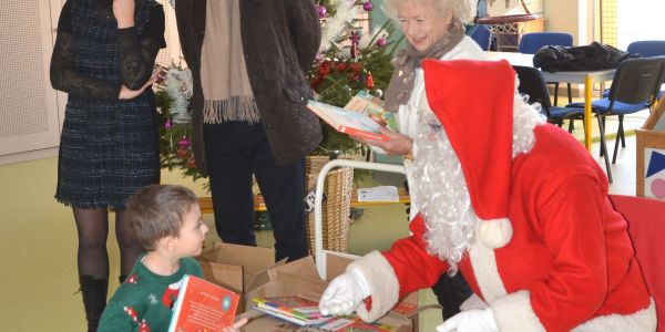 LE PÈRE NOËL EST PASSÉ DANS NOS ÉCOLES !