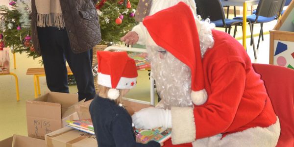 LE PÈRE NOËL EST PASSÉ DANS NOS ÉCOLES !