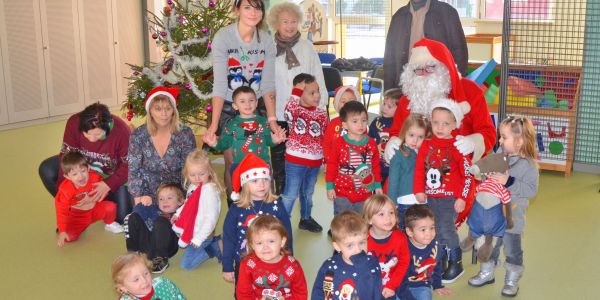 LE PÈRE NOËL EST PASSÉ DANS NOS ÉCOLES !